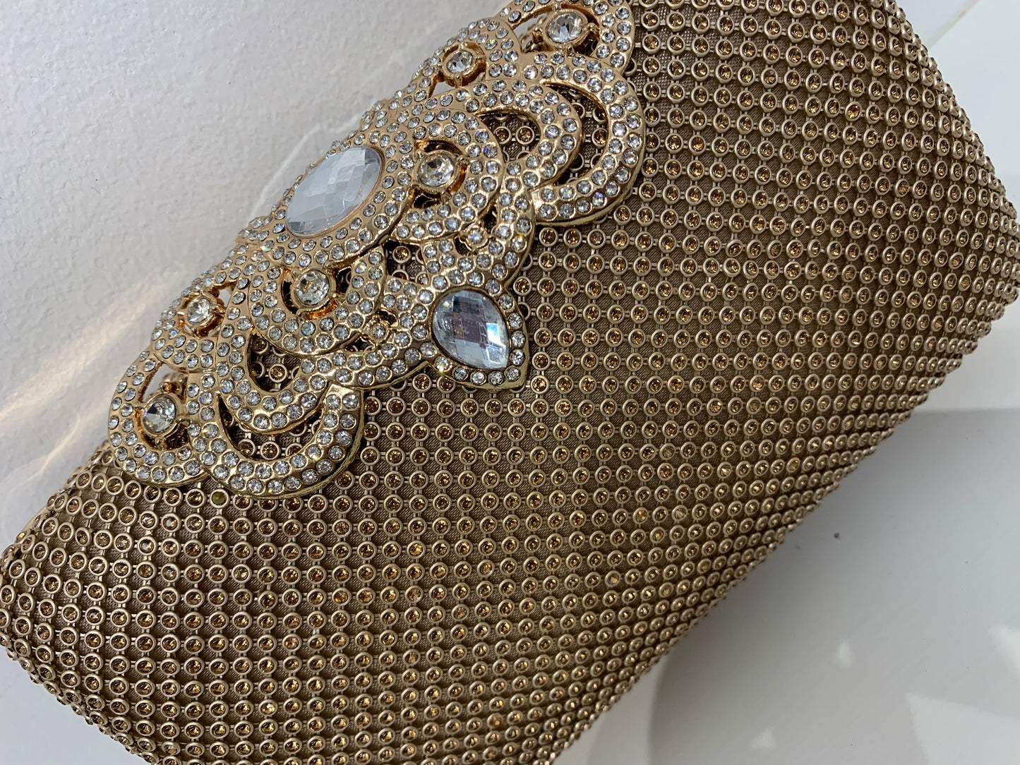 (215) Gold Clutch Bag with Clasp Opening & Long Chain