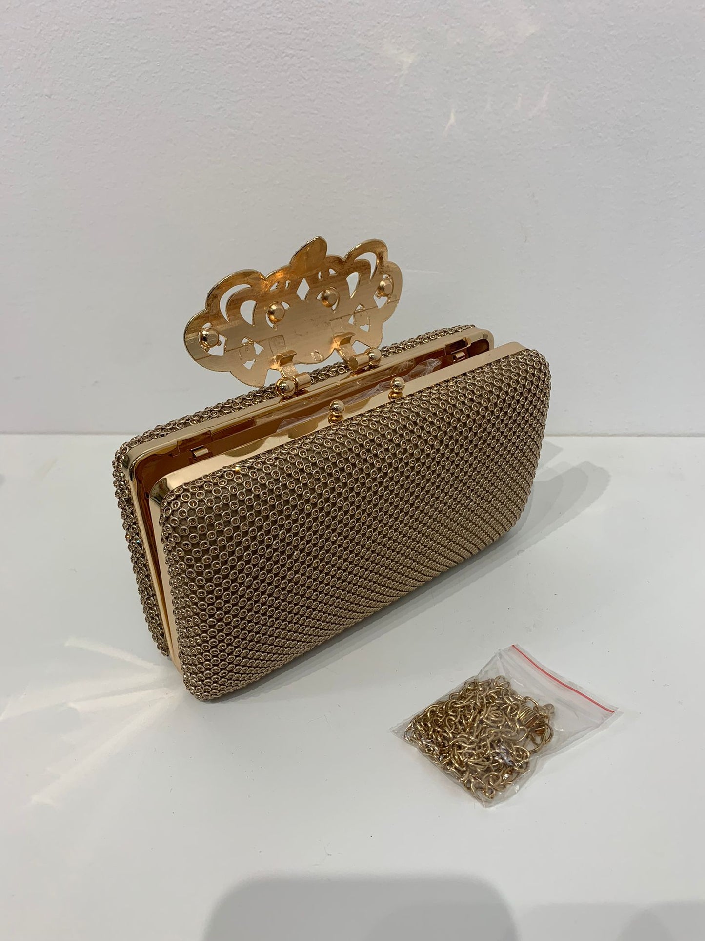 (215) Gold Clutch Bag with Clasp Opening & Long Chain