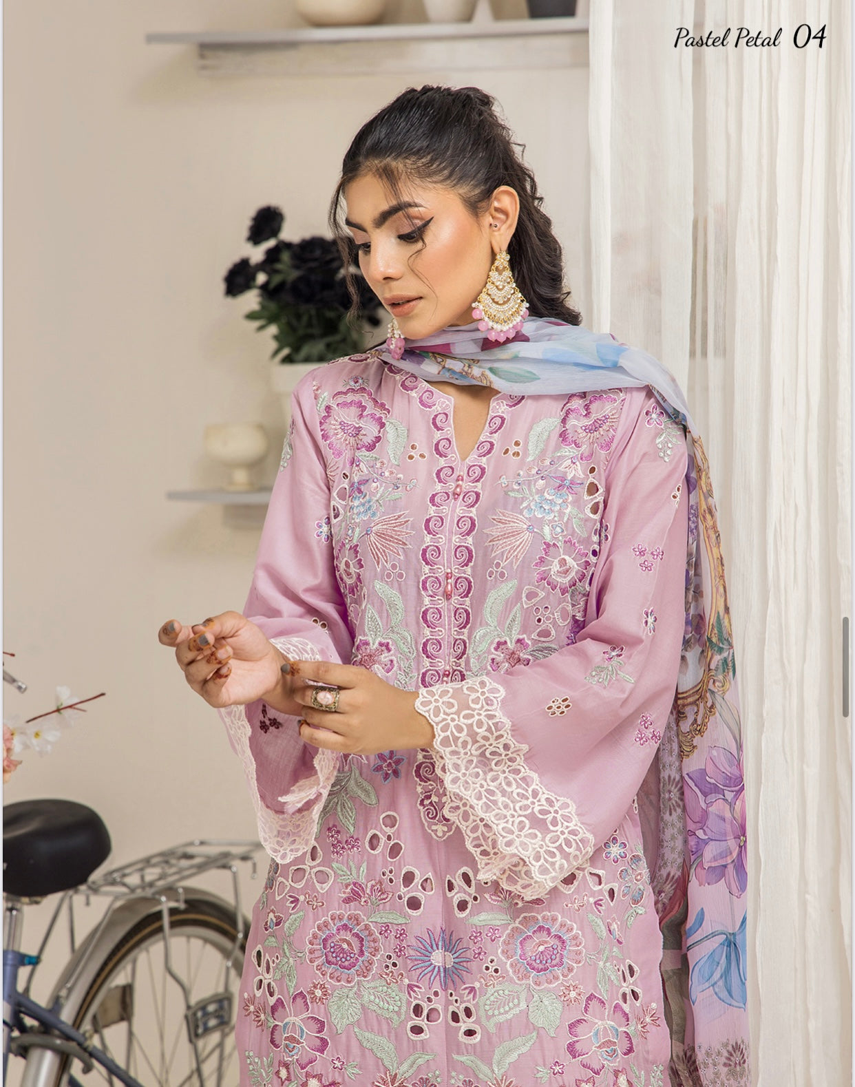 (296) Mayra Wisteria Elegance – Ready-to-Wear Lawn Shirt with Cotton Trousers & Printed Chiffon Dupatta
