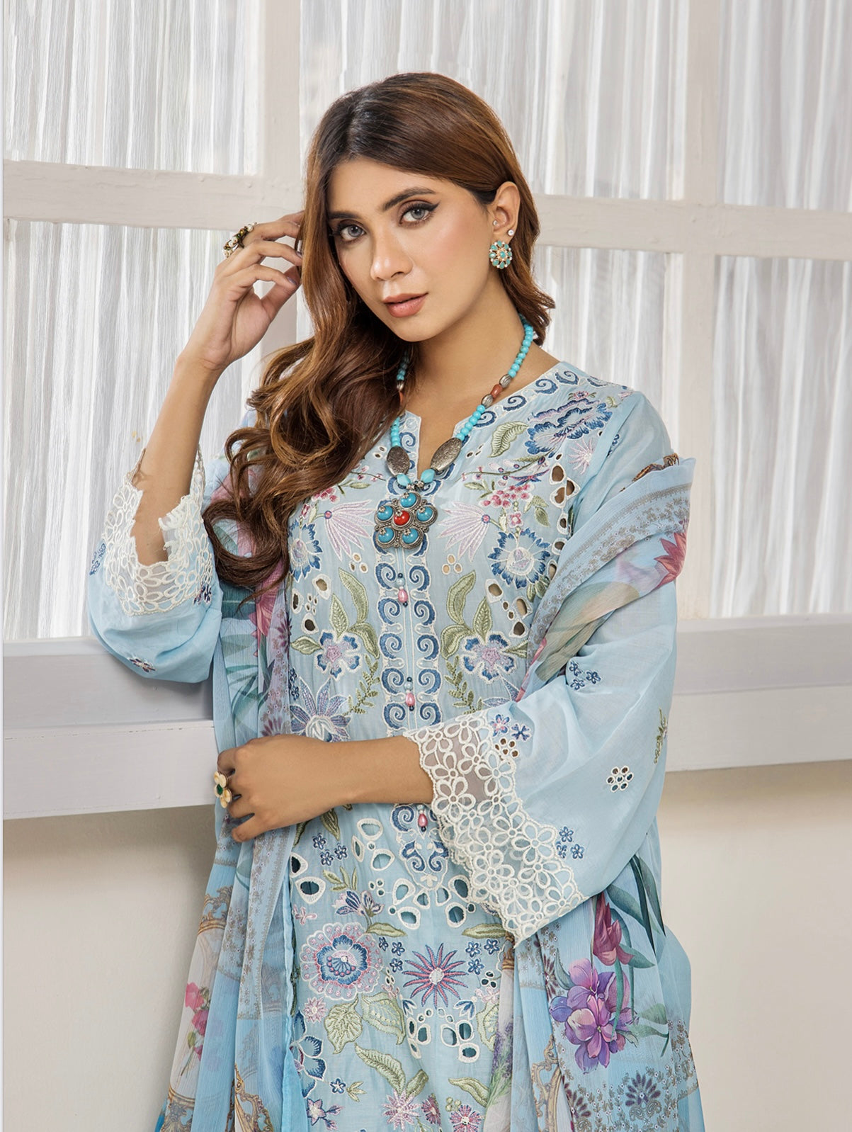 (295) Mayra Wisteria Elegance – Ready-to-Wear Lawn Shirt with Cotton Trousers & Printed Chiffon Dupatta