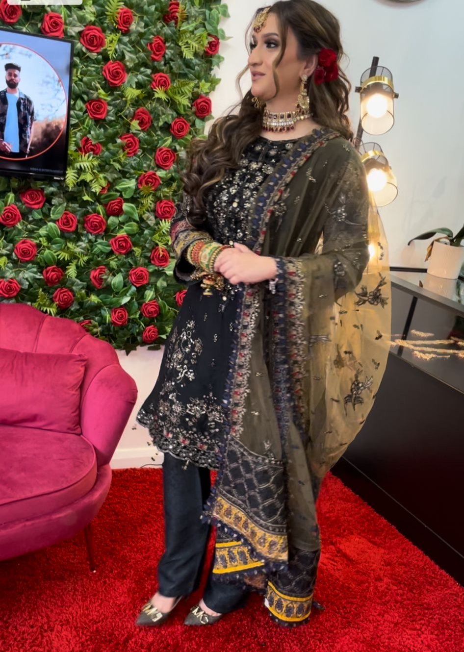(271) Ladies Pakistani 3-Piece Suit with Heavy Embroidery Detailing on Kameez