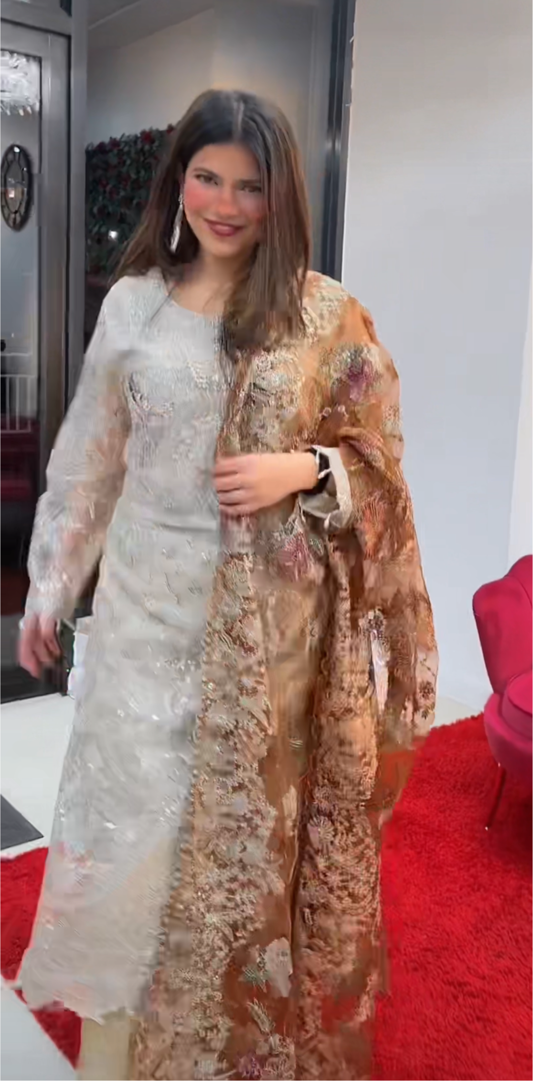 (90) Pakistani Embroidered Chiffon 3-Piece Suit & Contrasting Organza Dupatta