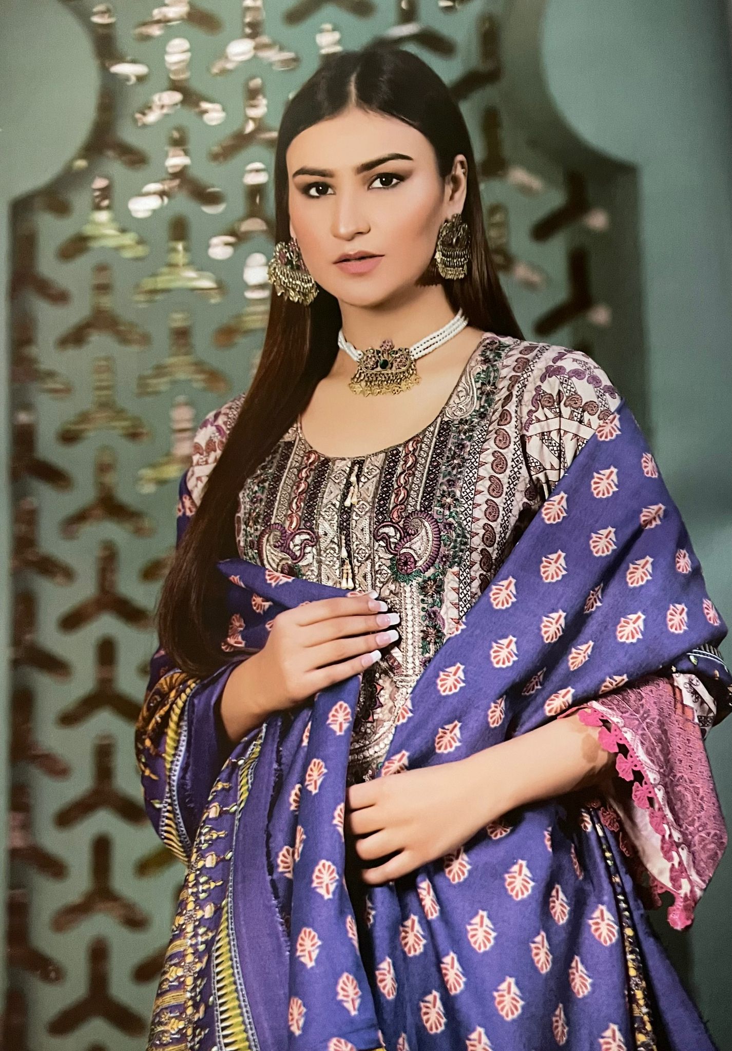 (28) Munira Pakistani Dhanak Winter Three-Piece Pashmina Suit & Printed Shawl