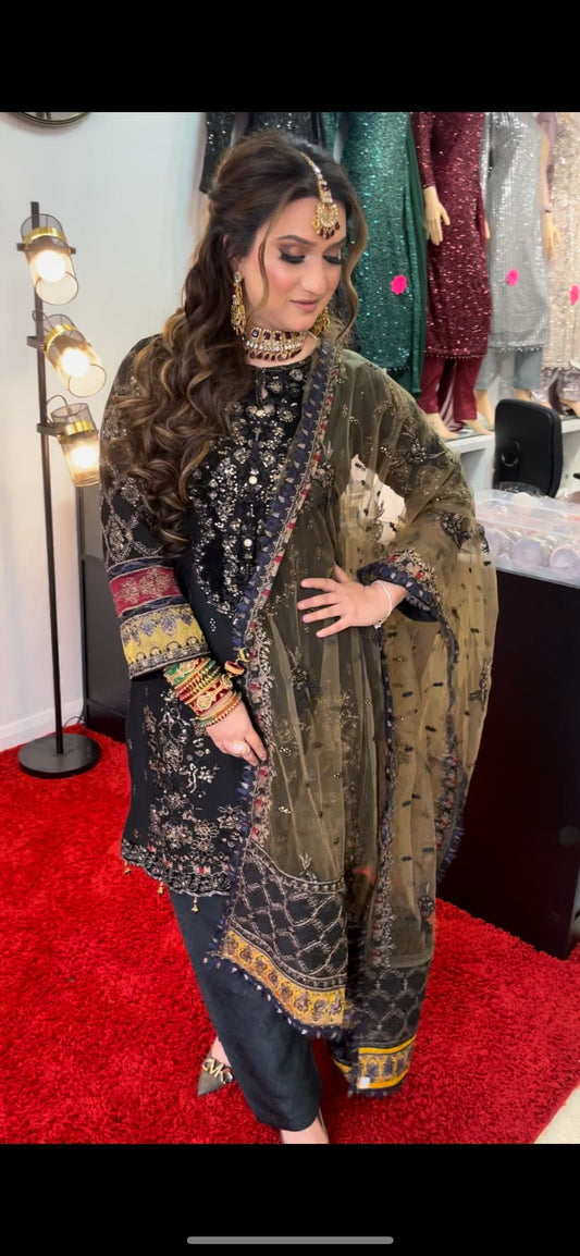 (271) Ladies Pakistani 3-Piece Suit with Heavy Embroidery Detailing on Kameez