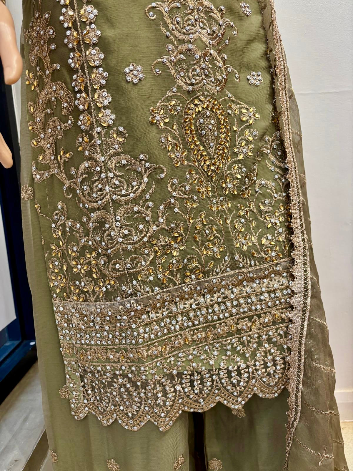 (138) Elegant Pakistani Embroidered Chiffon 3-Piece Occasion Wear Suit