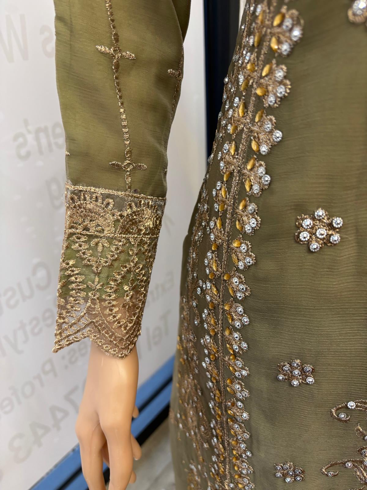 (138) Elegant Pakistani Embroidered Chiffon 3-Piece Occasion Wear Suit