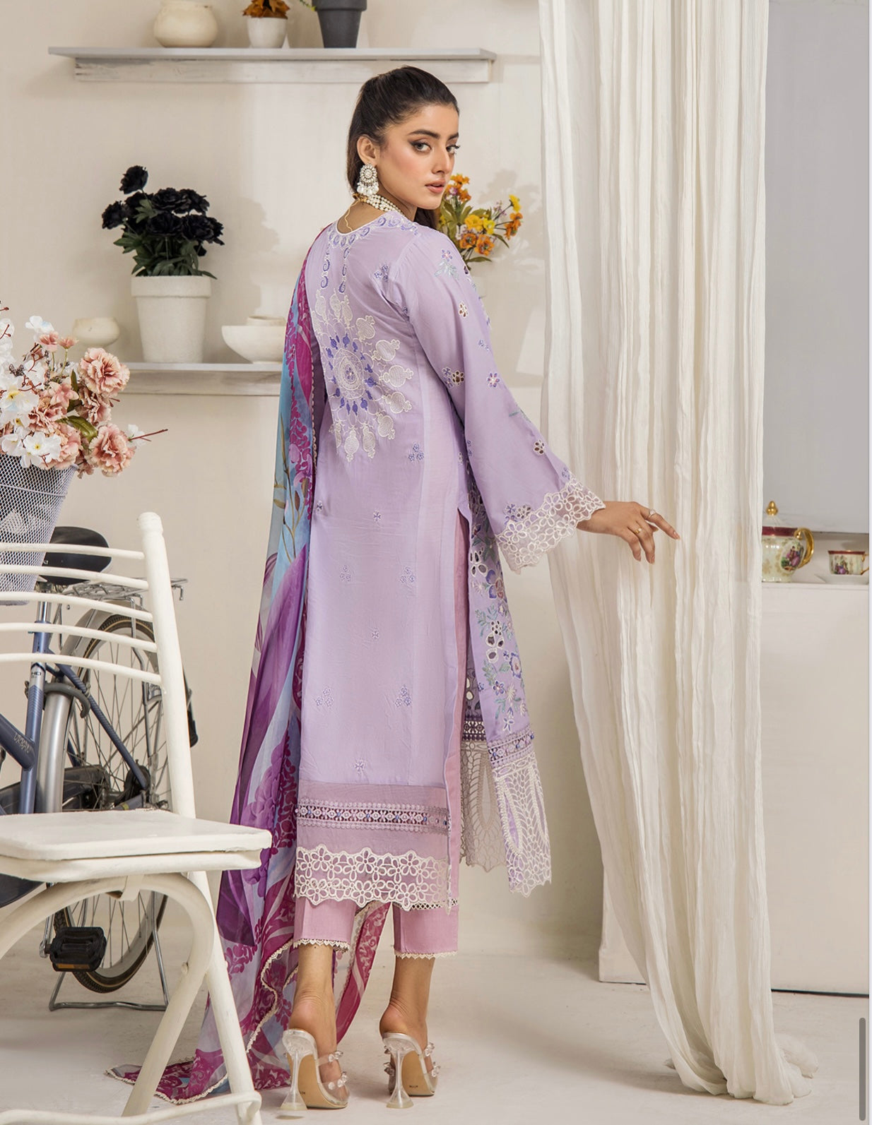 (293) Mayra Wisteria Elegance – Ready-to-Wear Lawn Shirt with Cotton Trousers & Printed Chiffon Dupatta