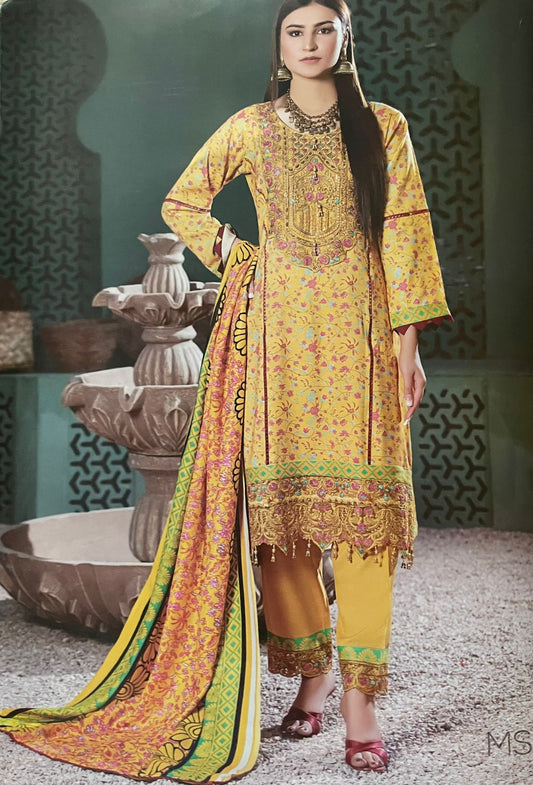 (3) Munira Dhanak Winter Elegance: Embroidered Pashmina Suit with Shawl