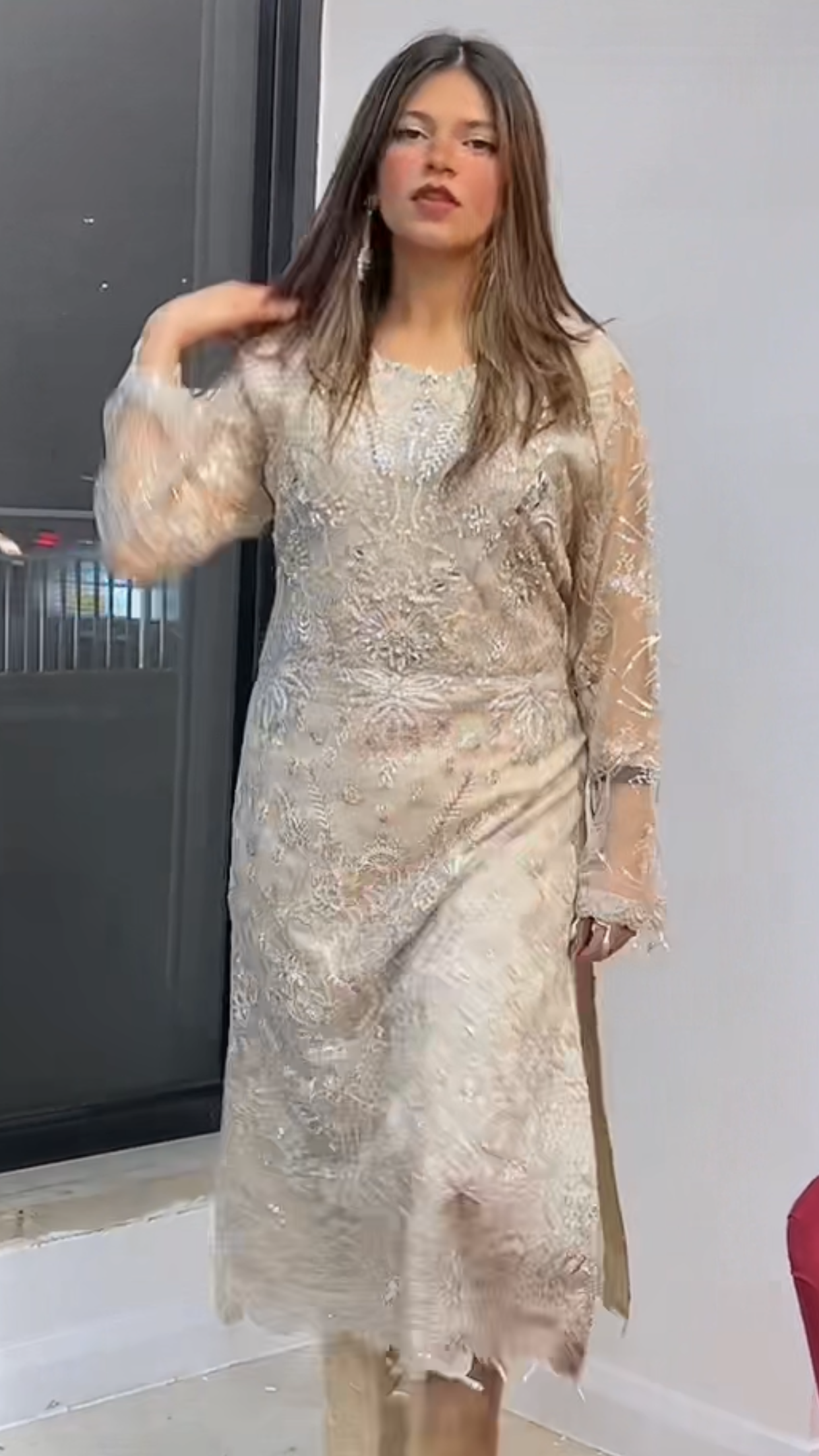 (90) Pakistani Embroidered Chiffon 3-Piece Suit & Contrasting Organza Dupatta